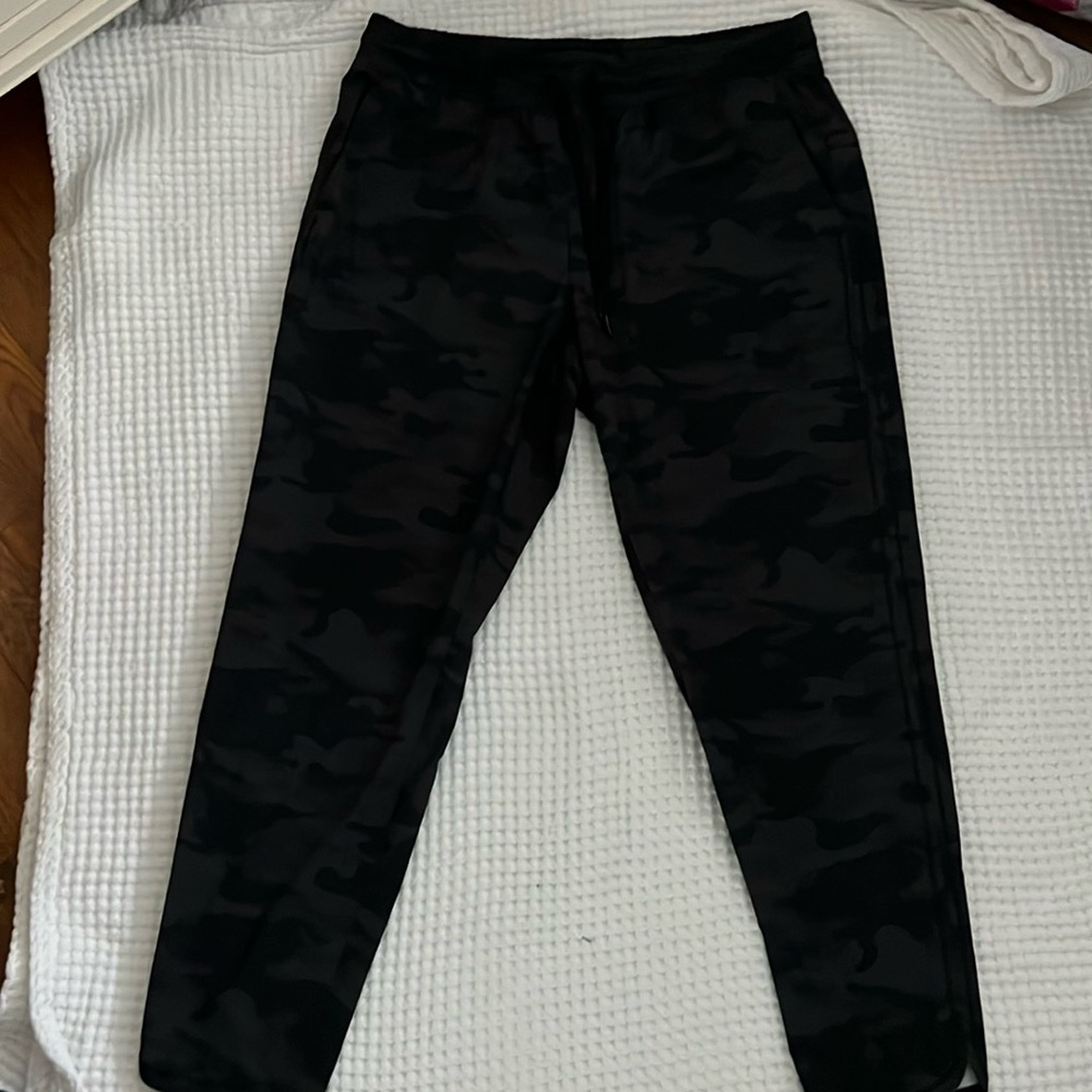 Women’s Black Camo Joggers - Gap brand - Size L